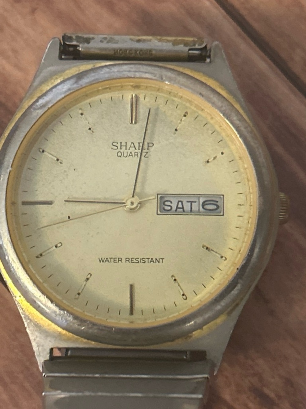 Vintage Sharp Gold-Tone Men's Quartz Watch with Day/Date